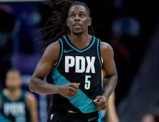 开云体育在线-黄蜂力克火箭，霍勒迪贡献制胜表现