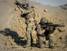 开云体育在线-F1街道赛之夜，阿劳霍的驾驶哲学如何为赛道谱写教科书？