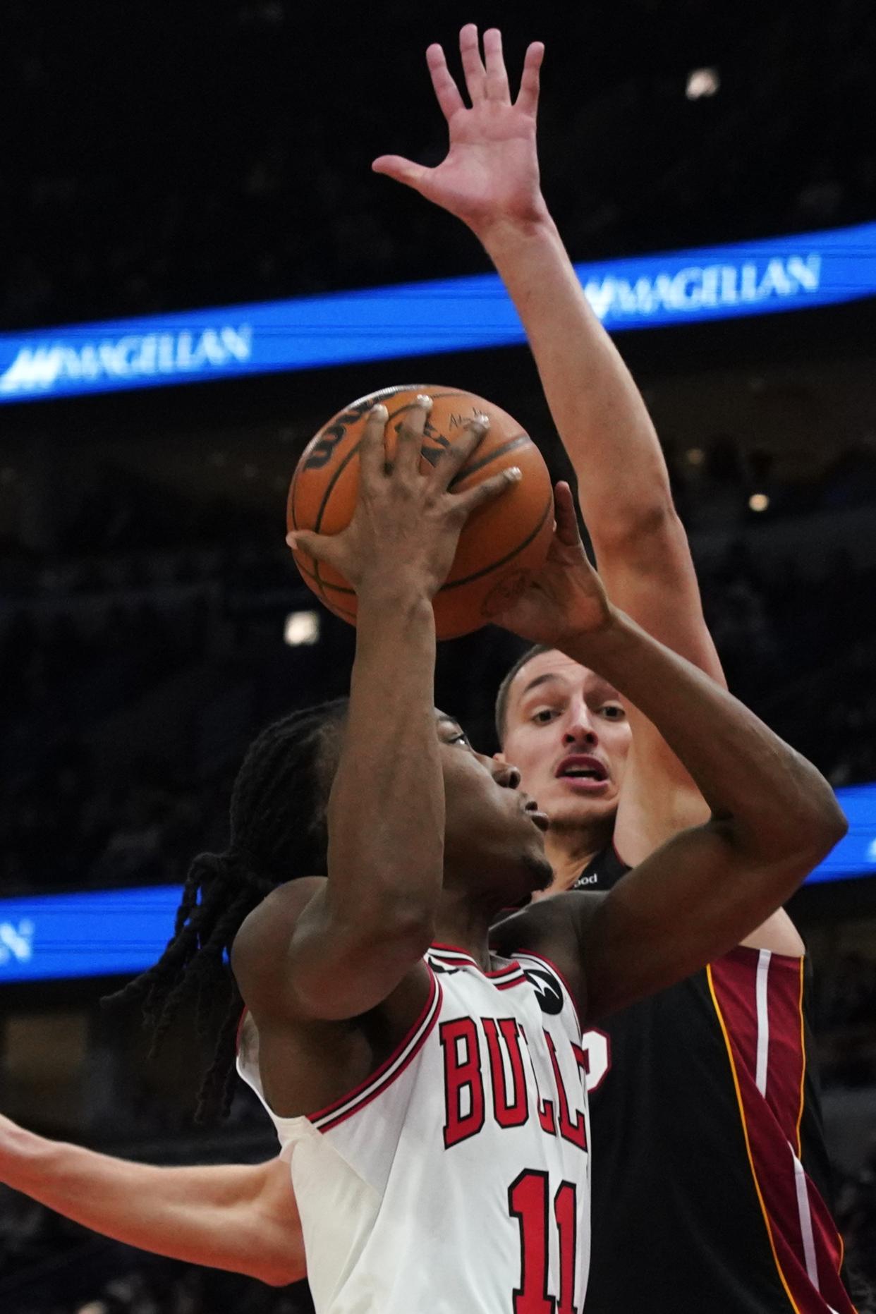 开云体育登录-篮网客场逆转公牛，比赛充满激情