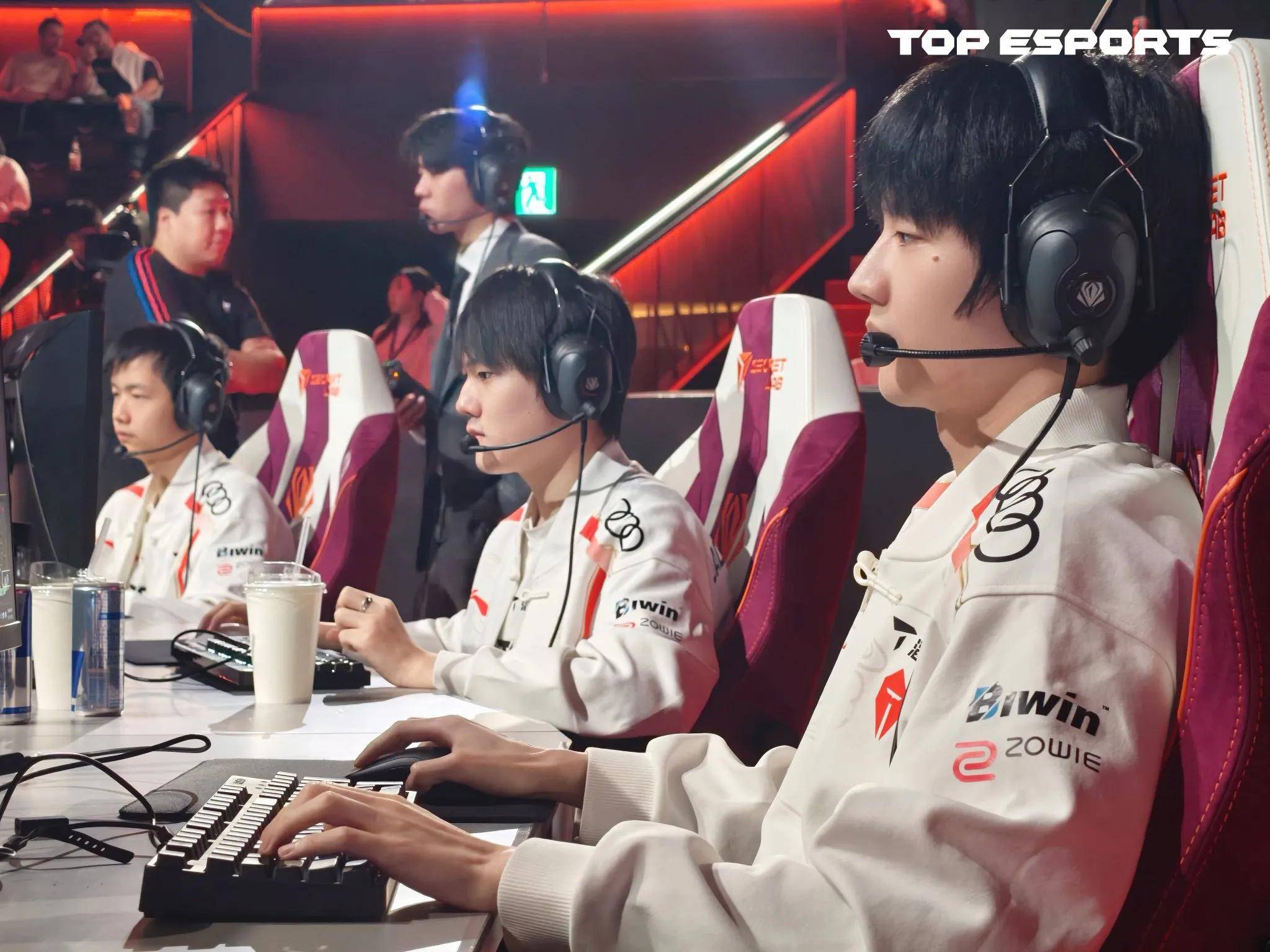 开云体育-关于HLE轻取DFM，Meiko2制霸全场的信息