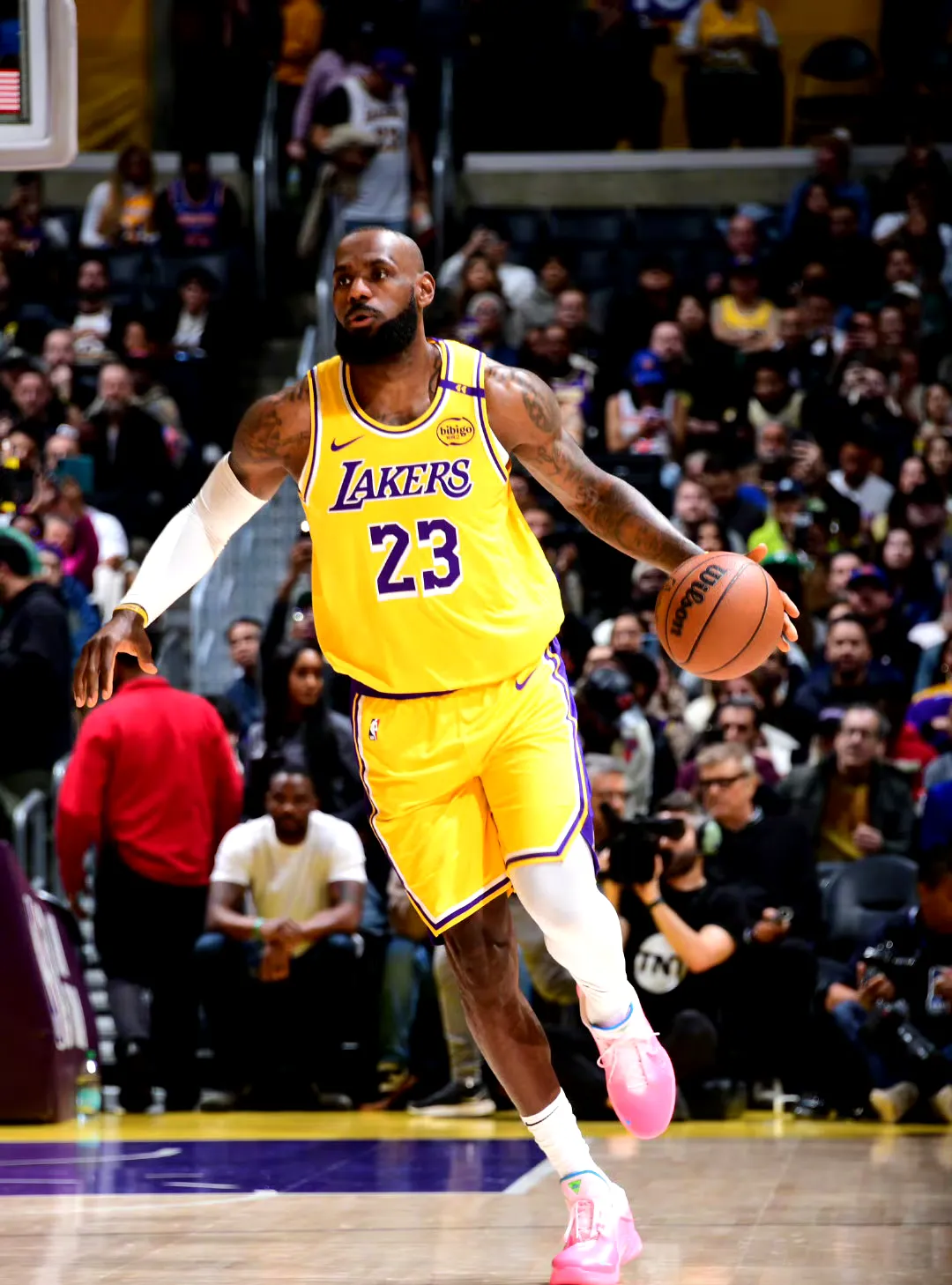 开云体育官方网站-湖人B队碾压凯尔特人,乔治三分雨点燃全场的简单介绍