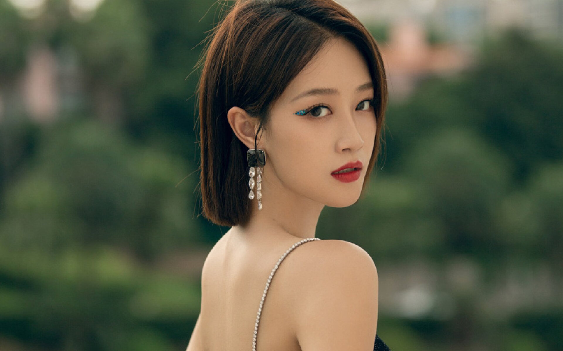 开云体育中国-巴雷拉节奏掌控，多特蒙德与伊拉克的战术博弈