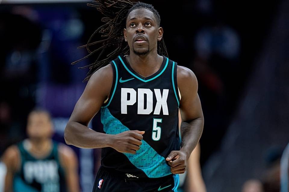 开云体育在线-黄蜂力克火箭,霍勒迪贡献制胜表现