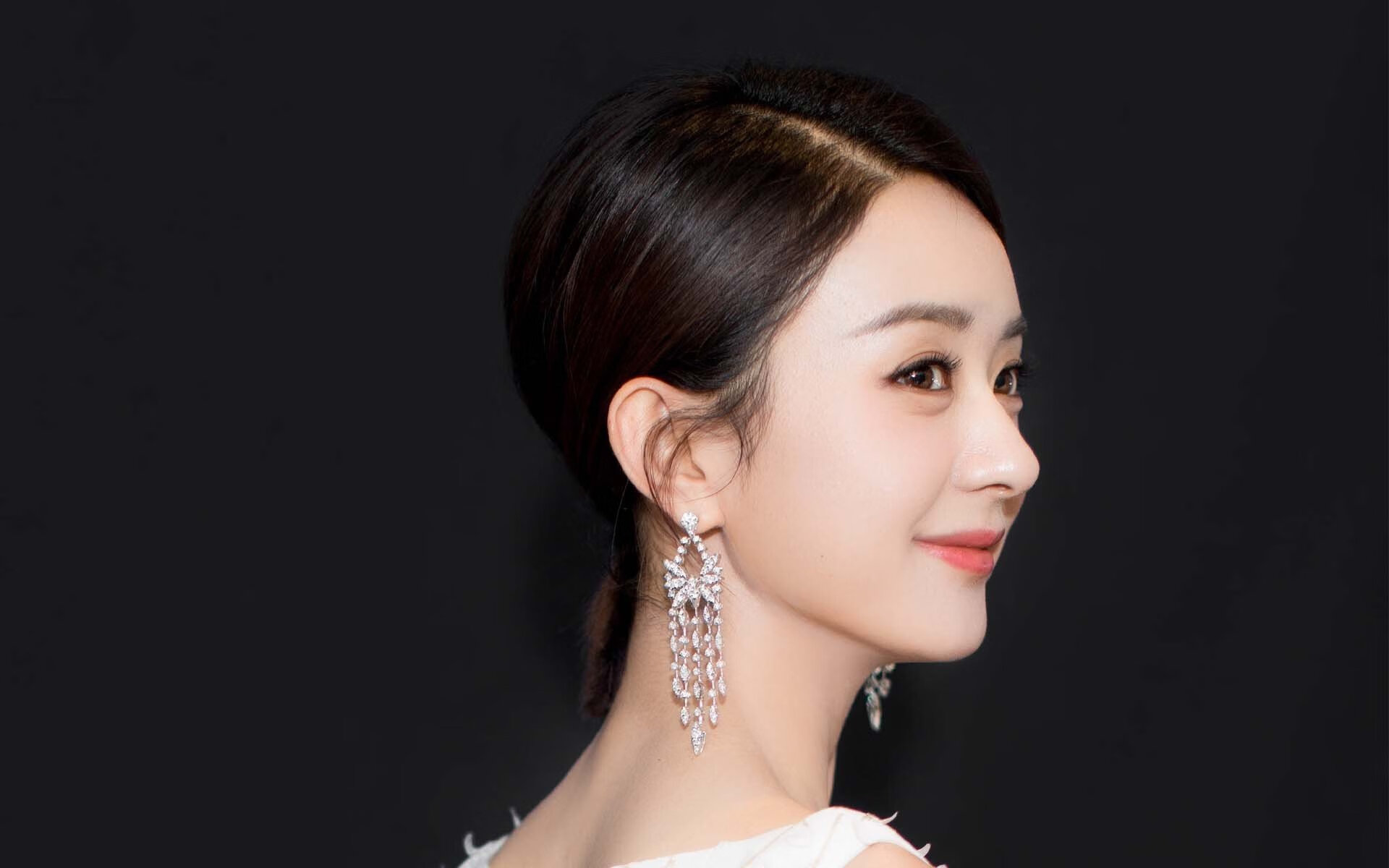 开云体育APP下载-冷门风暴，比利时如何用冲垮战术撕碎勒沃库森的不败金身